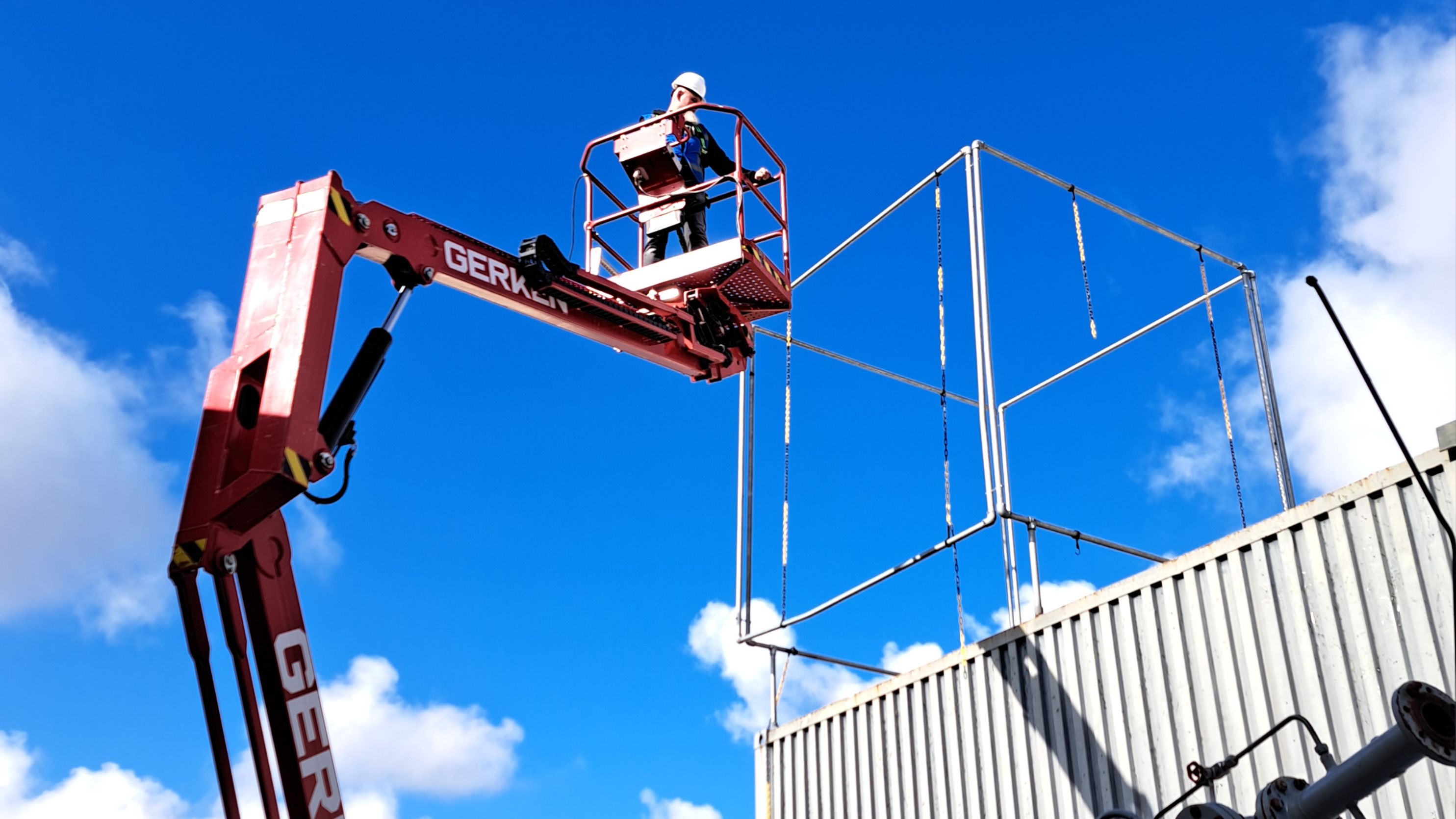 4e76c817e7772488be138a8695d8e0e1f33c0540-cropped